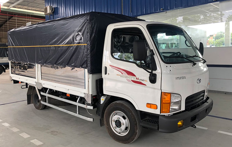 Xe tải thùng mui bạt 2.5 tấn Hyundai N250SL giá rẻ