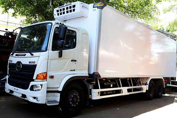 Xe tải Hino FL8JW7A thùng đông lạnh 15 tấn